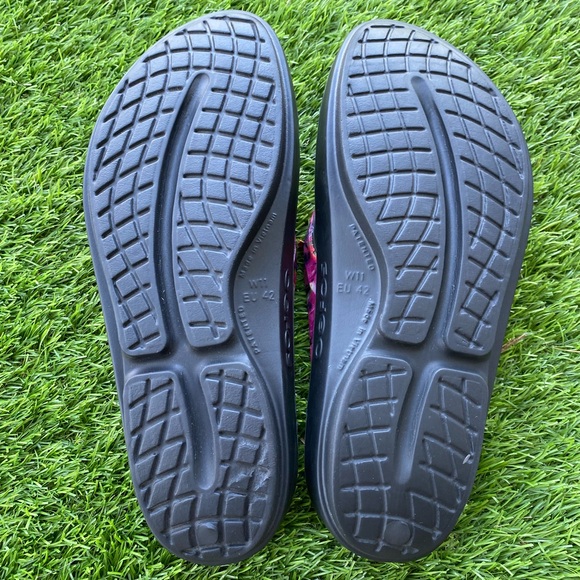 Oofos OOlala women’s flip flop thong sandals - Picture 8 of 8